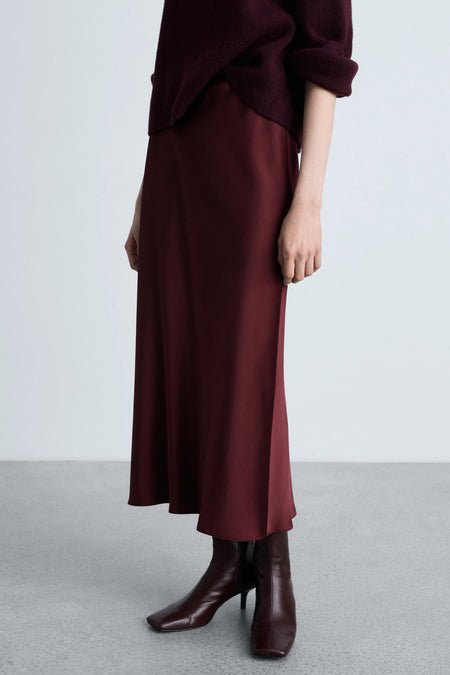 87070455 MNG 25_DARK RED
