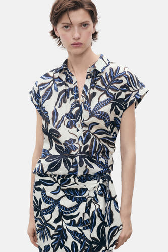 Jupe multicolore de MANGO, avec un motif de feuille et une taille nouée.