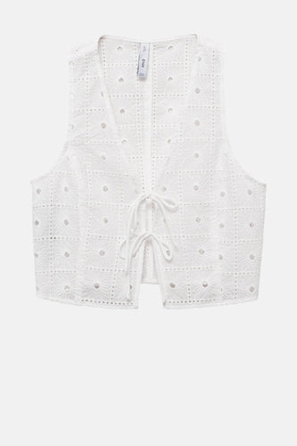 Witte, opengebreide top met knoopsluiting van Mango.