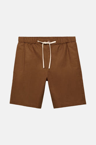 Short brun de MANGO avec ce taille é é et et un blanc blanc blanc.