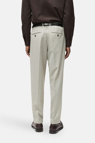 Pantalon gris MANGO, avec cece et cha chaesines v v v.