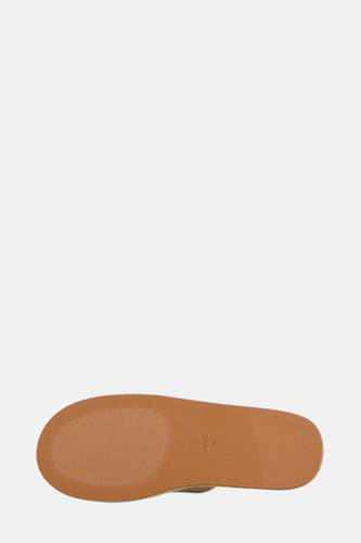 Bottines plates beige de MANGO, avec une semelle rayée.