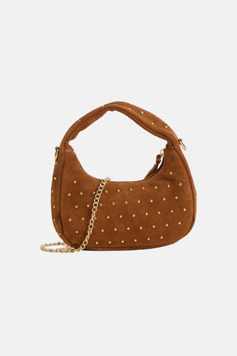 Sac à main effet daim marron Access® avec clous décoratifs dorés.
