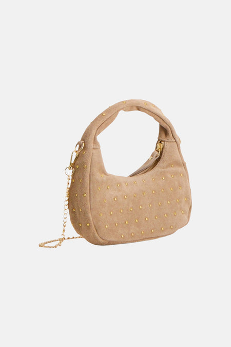 Sac à main beige aspect suède d'Access® avec clous dorés, poignée courte et bandoulière chaîne amovible.
