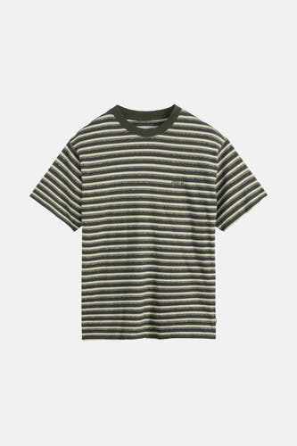 Groen gestreept T-shirt met korte mouwen van Levi's, met een ronde hals en een klein logo op de borst.