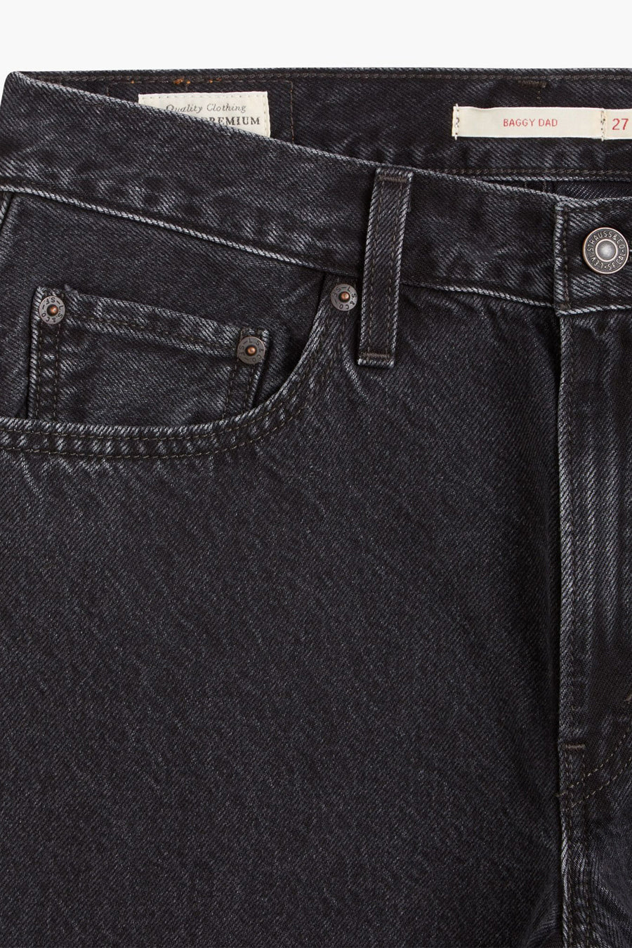 Jean droit gris anthracite de Levi's, avec poches et fermeture à glissière.