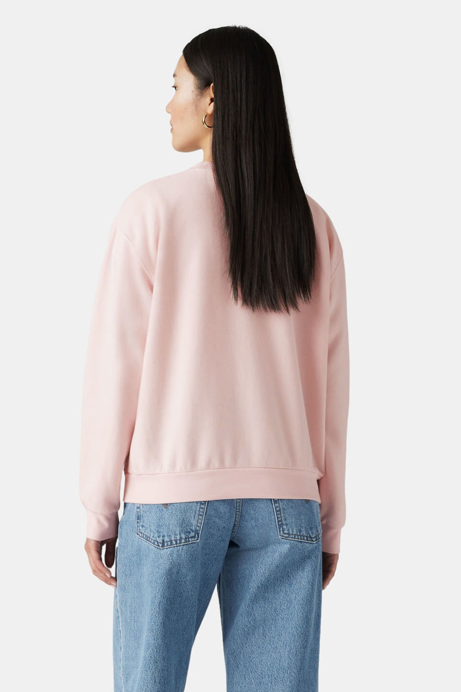 Roze sweatshirt en blauwe jeans, achterkant.
