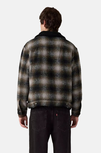 Veste courte multicolore de Levi's, avec un motif à carreaux et une capuche en fourrure synthétique, vue par derrière.