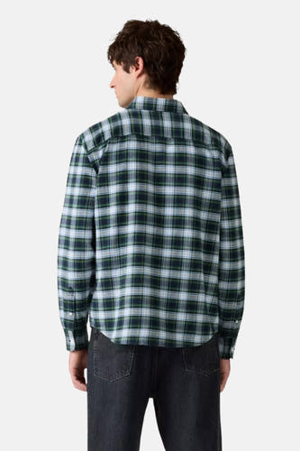 Meerkleurig overhemd met lange mouwen van Levi's®, met een ruitpatroon, gedragen met een donkere spijkerbroek.