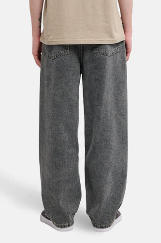 Jeans coupe droite gris moyen en denim de Levi's®, vues de dos, avec poches arrière et coupe décontractée.