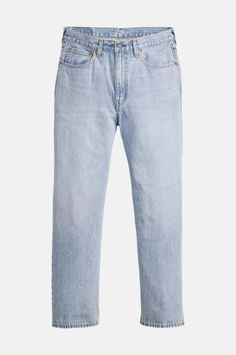 Jean droit en denim bleu clair de Levi's®, avec un style classique à cinq poches.