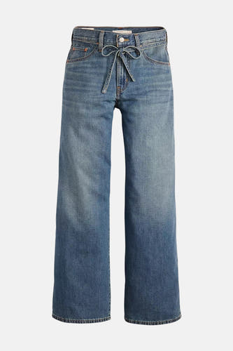 Jean droit mi-bleu denim de Levi's®, avec une ceinture à la taille.