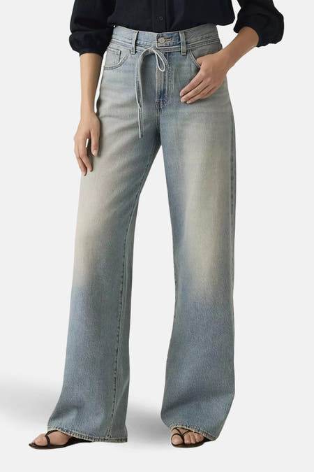 Jeans straight van lichtblauwe denim van Levi's®, met een tailleband met trekkoord en een losse pasvorm.
