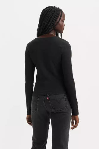 T-shirt noir à manches longues de Levi's, vu de l'arrière, porté avec un jean noir.