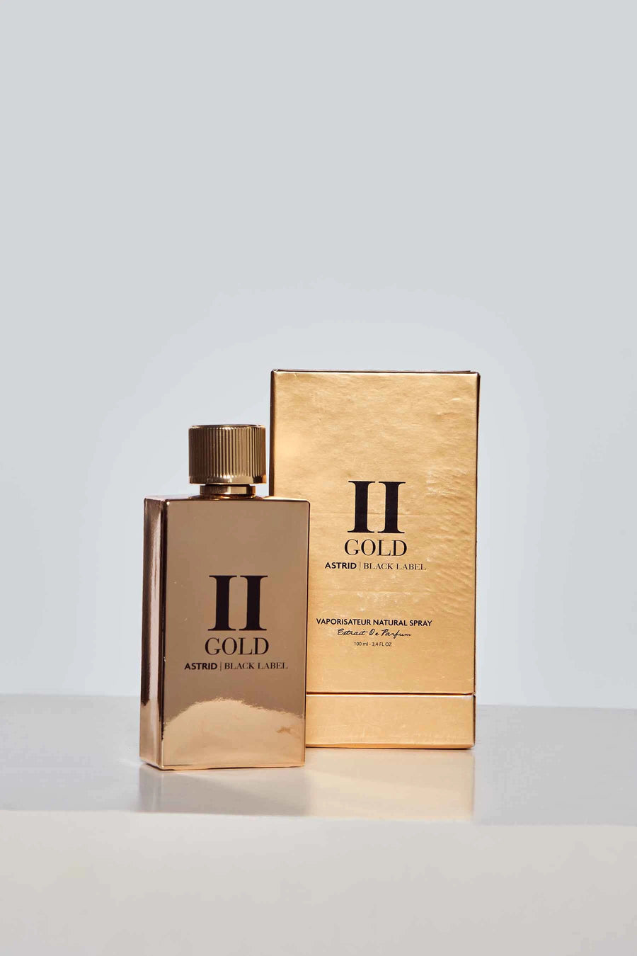 Bouteille de parfum et emballage "II Gold Astrid Black Label".