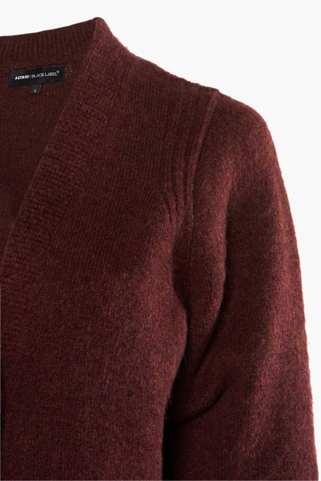 Gilet Bordeaux d'Astrid Black Label, avec une texture douce et une fer ou.