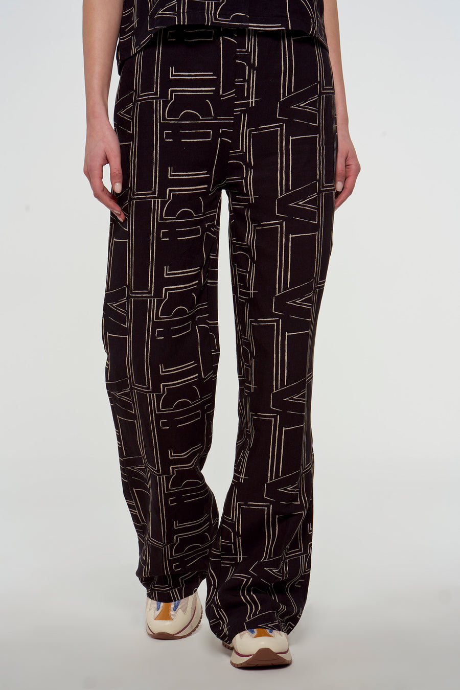 Broek met grafisch patroon, bruin en beige.