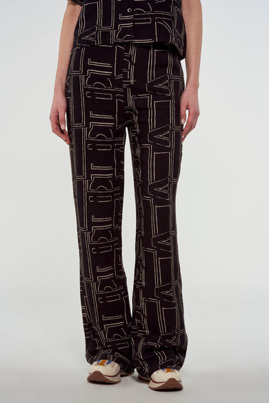 Pantalon noir Astrid Black Label avec motif graphique, vue latérale.