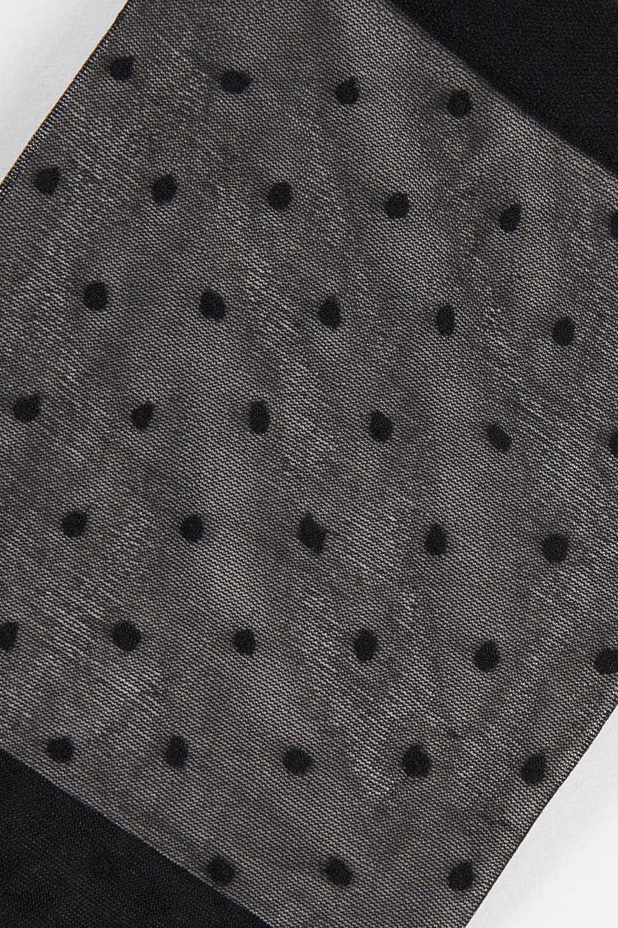 Chaussettes noires d'Astrid Black Label, avec un motif à points fins pour une texture élégante.