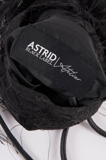 Mainoire main Astr Astrid Astr Black Black Label, avec avec fr fr fr fr et une visible visible visible à l'intérieur.