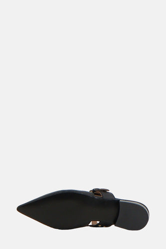 Zwarte muiltjes met puntige neus en gesp.