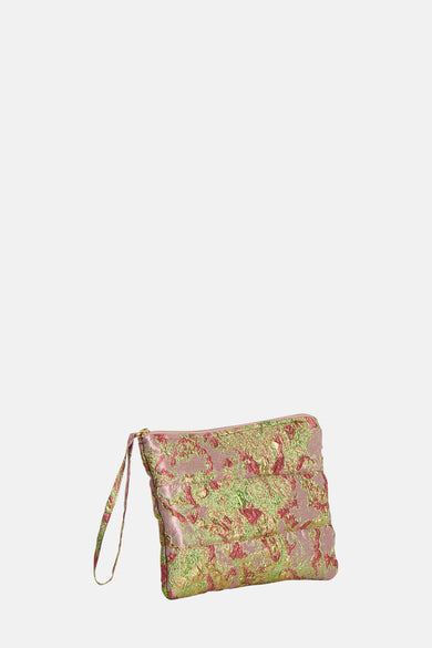 Sac à main rose Astrid Black Label avec un motif floral et une texture pelucheuse.