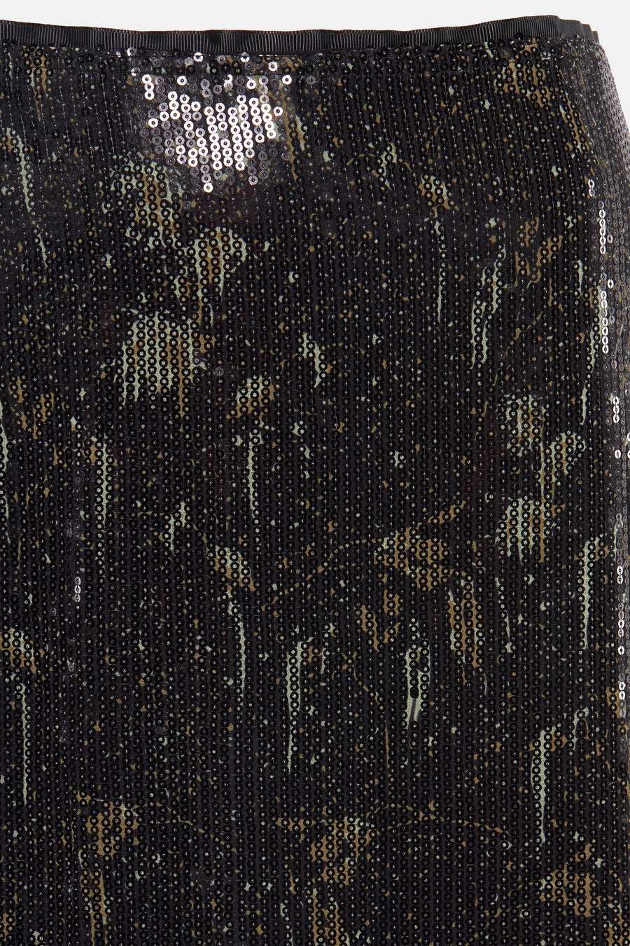 Robe noire d'Astrid Black Label avec paillettes et un motif rayé décoratif.