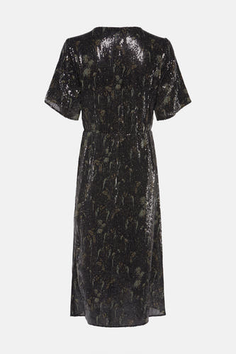 Robe noire à manches courtes d'Astrid Black Label, avec un motif subtil et brillant.