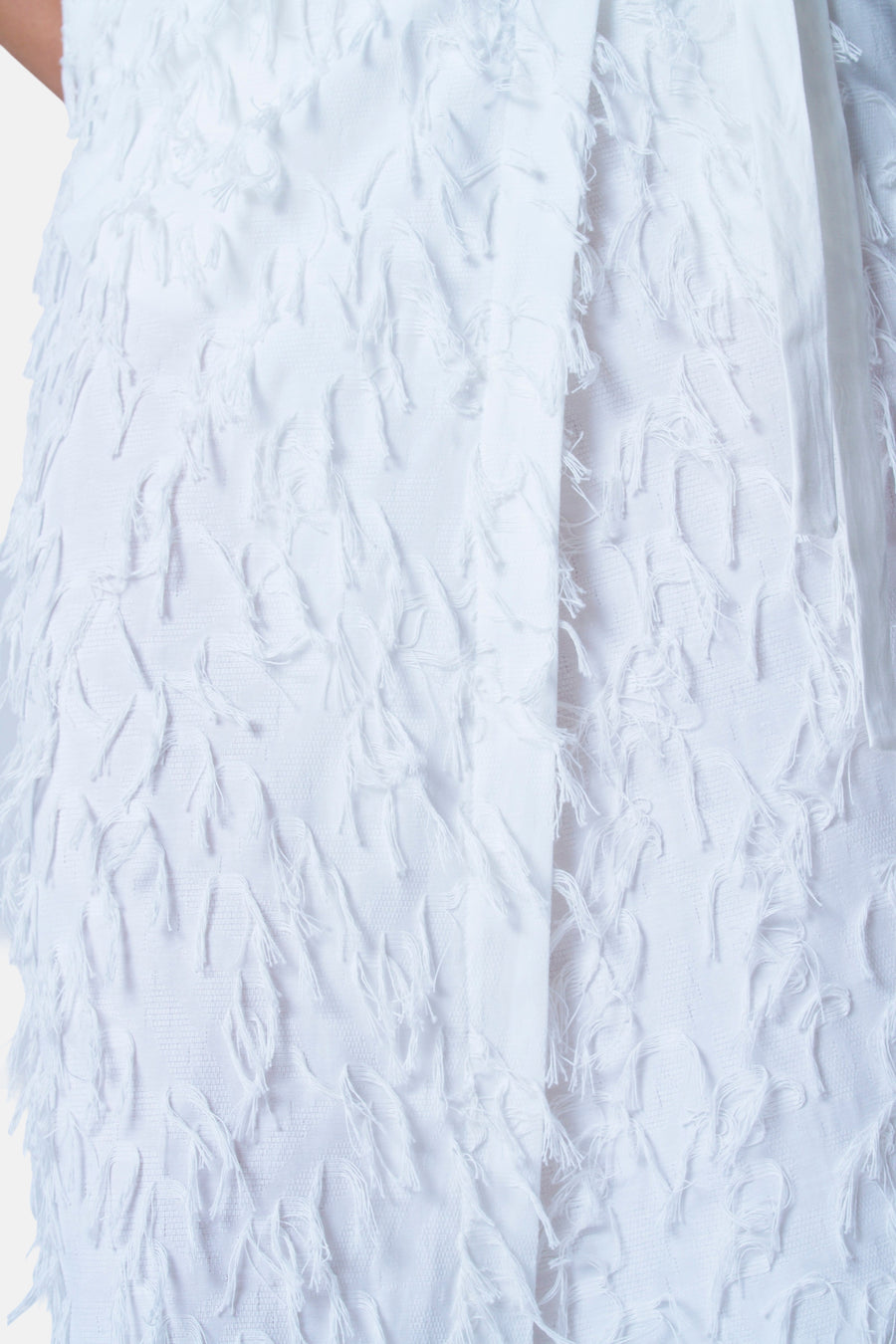 Witte jurk met franjes.
