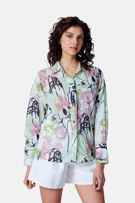 Blouse multicolore à longues manches d'Astrid Black Label, avec un imprimé de fleurs sur un fond blanc, vue arrière.
