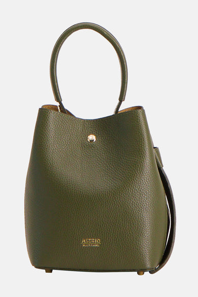 Poche main verte Astrid Black Label, avec une texture granuleuse, une poignée ronde et des détails dorés.