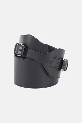 Zwarte riem van Astrid Black Label met zilverkleurige gespen en stiksels.