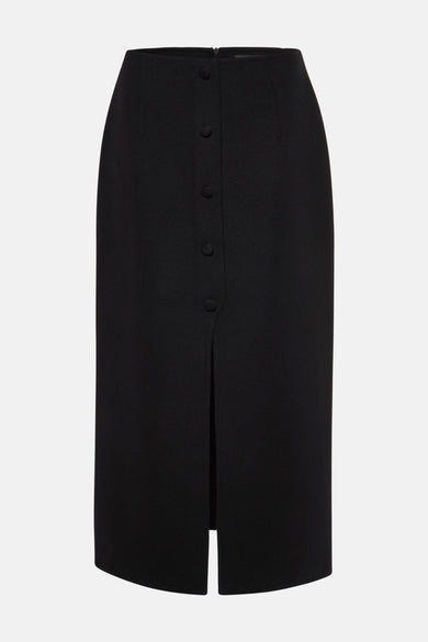 Robe noire Astrid Black Label avec une fermeture à boutonnière à l'avant et une fente.