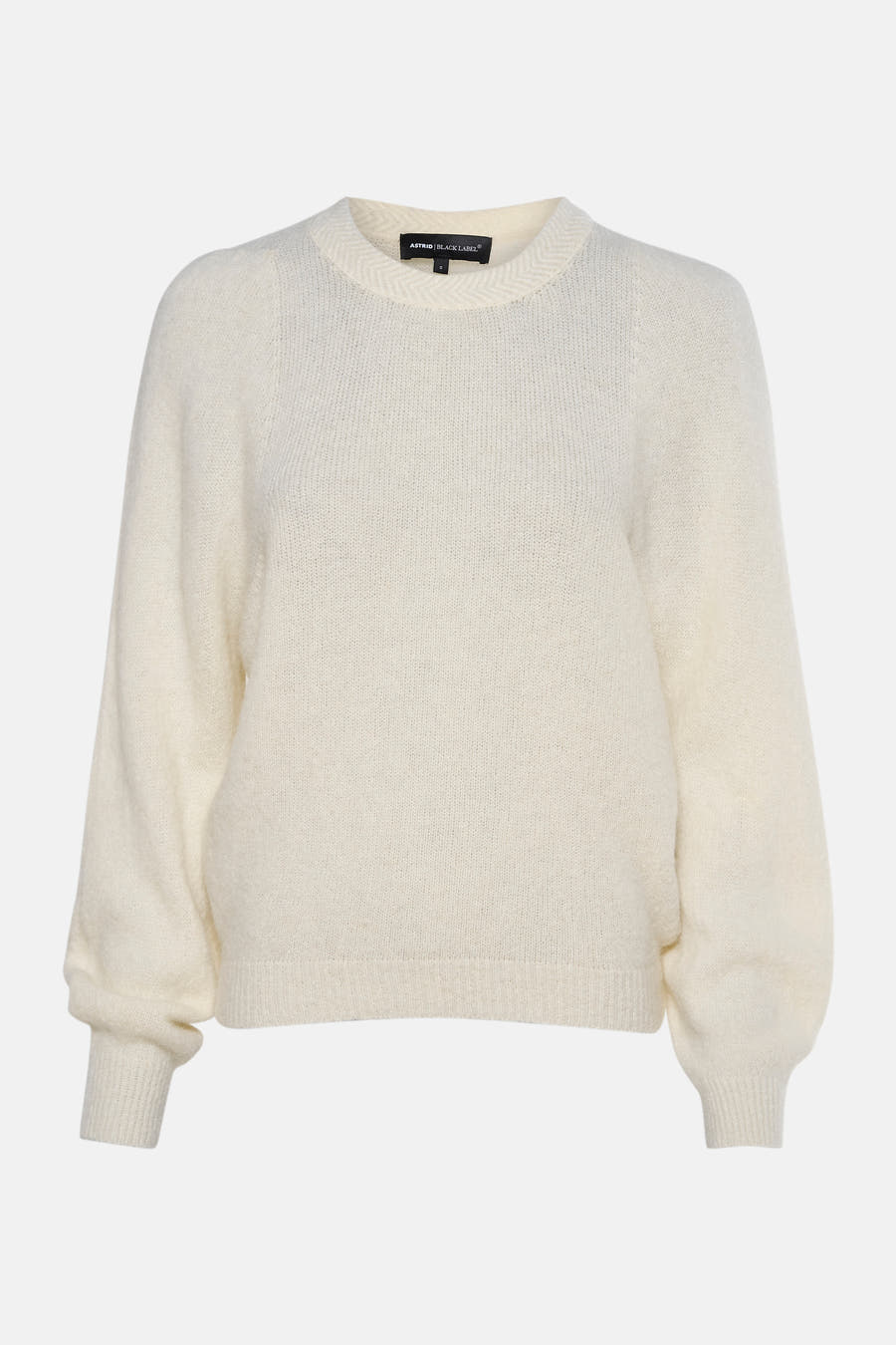 T-shirt écru avec col rond d'Astrid Black Label, avec longues manches et une texture finement tricotée.