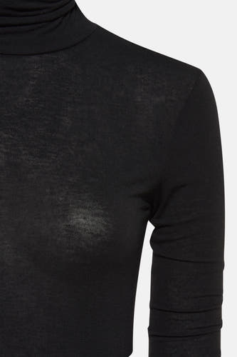 T-shirt noir à manches longues d'Astrid Black Label, gros plan du tissu.