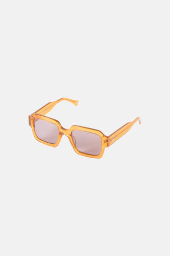 Oranje zonnebril van Astrid Black Label met een rechthoekig montuur en donkere glazen.
