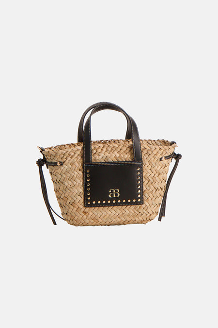Sac à bandoulière beige Astrid Black Label avec accents en cuir, clous et texture tressée.