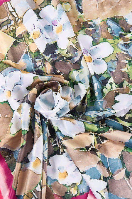 Chapeau d'été multicolore Astrid Black Label avec un imprimé de fleurs et une matière drapée.