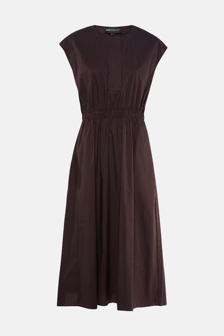 Robe sans manches marron d'Astrid Black Label avec col rond et taille élastique.