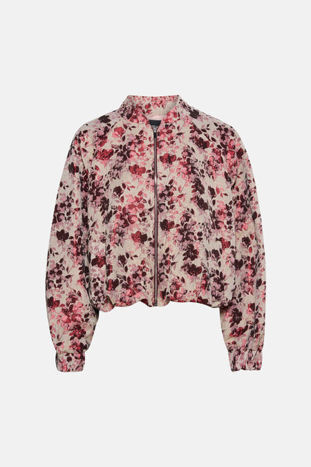 Roze jas van Astrid Black Label met een bloemmotief en ritssluiting aan de voorkant.