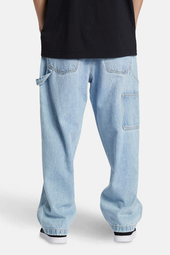 Jean large en denim bleu clair de DC SHOES, avec poche et poche arrière ar vues du dos.
