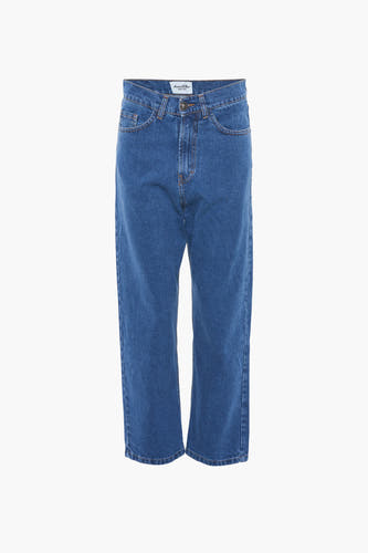 Jean large en denim bleu de KAOTIKO, avec un lavage uni et des jambes droites.