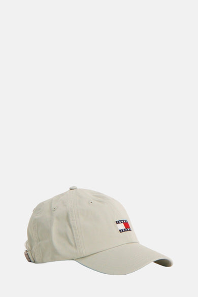 Casquette verte de TOMMY JEANS, avec un petit logo sur l'avant.