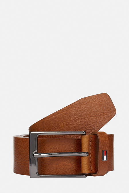 Ceinture de cuir brun TOMMY JEANS avec boucle argentée et détail de logo subtil.