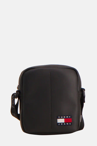 Sac à dos noir Tommy Jeans avec une sangle d'épaule ajustable et le logo de la marque sur l'avant.