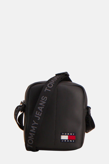 Sac à dos noir de Tommy Jeans avec bretelles ajustables et logo reconnaissable.
