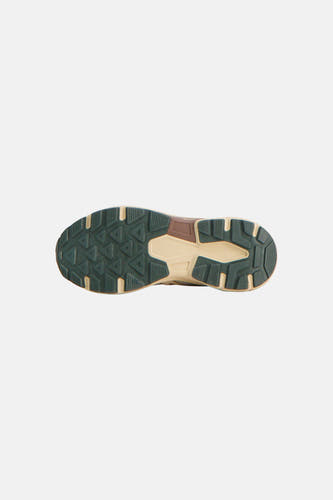 Baskets beiges d'AMERICANINO, vues par le dessous, avec une semelle profilée vert foncé, beige et marron.