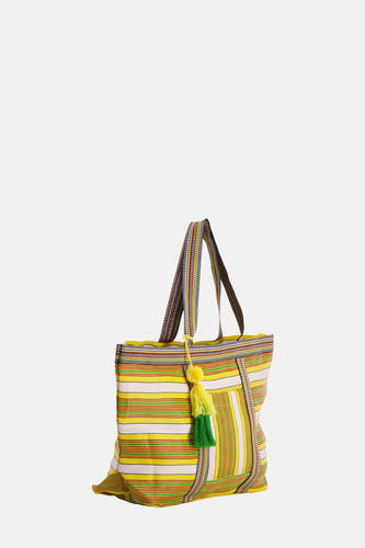 Sac à dos rayé jaune d'ALEX MAX avec un pompon décoratif et une brosse.