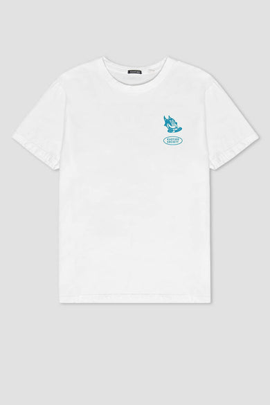 T-shirt blanc à manches courtes de KAOTIKO, avec une impression graphique bleue sur la poitrine.