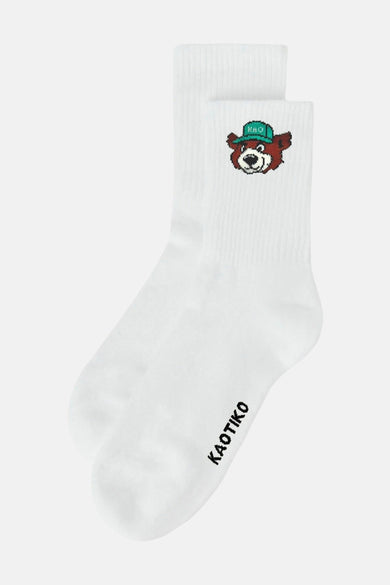 Witte sokken met een cartoonachtige beer en het logo "KAOTIKO".